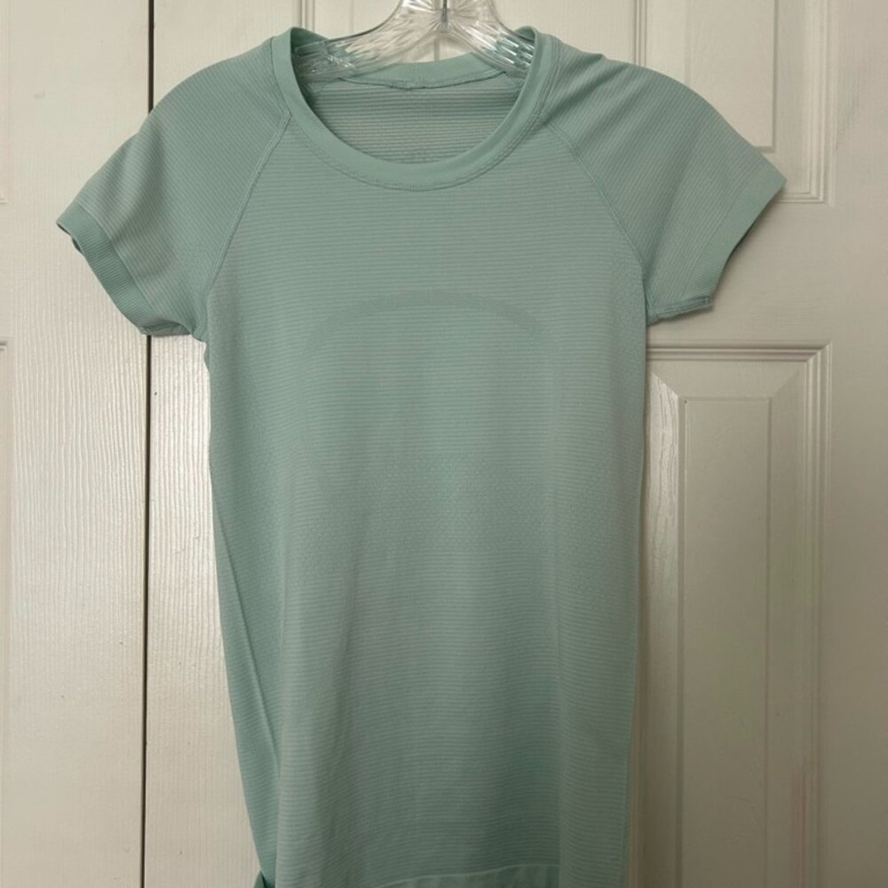 Lululemon Swiftly Tech Short-Sleeve Shirt 2.0 Hip Length